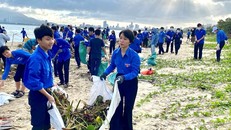 Thanh niên chung tay hành động chống rác thải nhựa