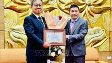 Trao Kỷ niệm chương "Vì hòa bình, hữu nghị giữa các dân tộc" tặng Đại sứ Nhật Bản tại Việt Nam