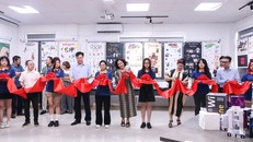 Sinh viên Trường Khoa học liên ngành và Nghệ thuật "khoe" tài sáng tạo trong triển lãm đầu tay