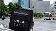 Uber hối thúc Nhật Bản nới lỏng dịch vụ chia sẻ xe