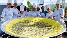 Hàng chục đầu bếp tranh tài chế biến ẩm thực từ biển