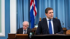 Thủ tướng Iceland tuyên bố giải tán liên minh cầm quyền