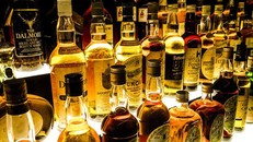 EU khiếu nại lên WTO việc Trung Quốc áp thuế rượu mạnh 