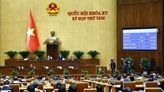 Quốc hội biểu quyết thông qua Luật Công chứng (sửa đổi). Ảnh: Doãn Tấn