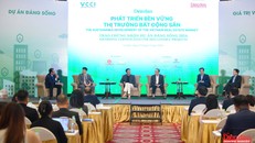 Các vị chủ toạ tại Diễn đàn Phát triển bền vững thị trường bất động sản do Tạp chí Diễn đàn Doanh nghiệp tổ chức ngày 27/11/2024.