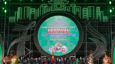 Festival “Sản phẩm Nông nghiệp và Làng nghề Hà Nội 2024” khai mạc với chương trình nghệ thuật đặc sắc ca ngợi ngành nông nghiệp, Thủ đô và quê hương đất nước.