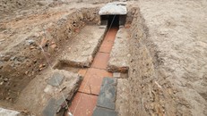 Dấu tích sân Đan Trì, Ngự đạo và hệ thống cống thoát nước ngầm quy mô lớn. Ảnh: Ngày Nay.