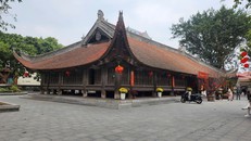 Đình Đình Bảng là công trình văn hóa, tín ngưỡng được xây dựng vào đầu thế kỷ XVIII, với kiến trúc bề thế, trang trí chạm khắc tinh xảo.