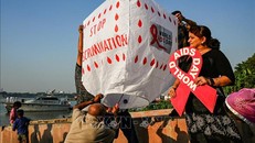 UNAIDS lo ngại việc Mỹ ngừng viện trợ nước ngoài