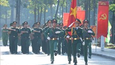 Bộ Chỉ huy quân sự tỉnh Bình Dương phát động thi đua cao điểm "Thần tốc-Quyết thắng" chào mừng 50 năm Ngày Giải phóng miền Nam. Ảnh: TTXVN phát