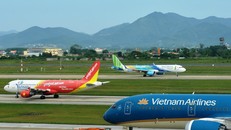 Giá vé máy bay dịp lễ 30/4 và 1/5 tăng cao, khách chuyển hướng sang phương tiện khác