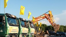 Các phương tiện phục vụ thi công dự án (ảnh tư liệu).