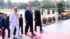 Tổng Bí thư Tô Lâm và Tổng Bí thư, Chủ tịch nước Trung Quốc Tập Cận Bình vào Lăng viếng Chủ tịch Hồ Chí Minh. Ảnh: Phạm Kiên/TTXVN