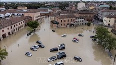 Mưa lớn gây lũ lụt, làm gián đoạn giao thông tại Italy