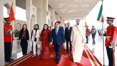 Lễ đón Thủ tướng Phạm Minh Chính cùng Phu nhân bắt đầu chuyến thăm chính thức Kuwait. Ảnh: Dương Giang/TTXVN