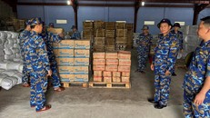 Quân đội xuất cấp 15 tấn lương khô hỗ trợ nhân dân bị ảnh hưởng do mưa lũ