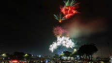 Rực rỡ màn pháo hoa đêm Giao thừa chào năm mới Bính Ngọ 2026