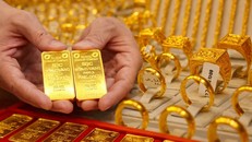 Giá vàng thế giới tăng mạnh, vàng trong nước chững lại