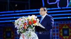 Thủ tướng Phạm Minh Chính phát biểu tại lễ khai mạc Lễ hội Hoa Ban năm 2026. Ảnh: Dương Giang