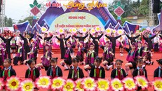 Chương trình văn nghệ của người Dao Thanh Y. 