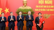 Tổng Bí thư Tô Lâm trao Quyết định của Bộ Chính trị thành lập Hội đồng Lý luận Trung ương nhiệm kỳ 2026-2031. 