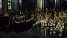 Phân cảnh sử án với 500 diễn viên quần chúng trong Lưới trời. Ảnh: VFDA