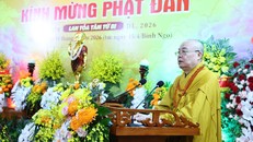 Hòa thượng Thích Thanh Nhiễu, Phó Chủ tịch Thường trực HĐTS GHPGVN, tuyên đọc Thông điệp của Đức Pháp chủ GHPGVN. Ảnh: Minh Đức/TTXVN
