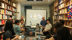  nhiếp ảnh gia người Pháp Nicolas Cornet là Olivier Jeandel trong buổi trò chuyện tại Hà Nội