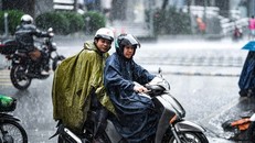Bắc Bộ chiều tối có mưa lớn, Trung Bộ nắng nóng gay gắt
