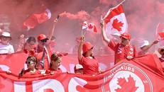 Bóng đá thay đổi xã hội Canada