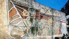 Phù Điêu “Kết đoàn” do cố họa sĩ Trường Sinh sáng tác năm 1982 tại khu vực ngã tư Chợ Mơ, Hà Nội
