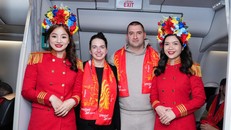 Tàu bay Vietjet được chào đón bằng nghi thức vòi rồng tại Sân bay quốc tế Praha. Ảnh: VJ