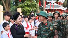 Những “người hùng” thầm lặng phía sau mái trường dân tộc nội trú vùng biên