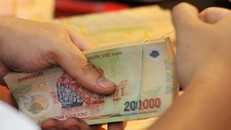 Nếu mua bán nhà bằng giấy tờ có giá, các bên nên xem xét kỹ điều khoản, quy định của pháp luật để tránh những phát sinh không đáng có. Ảnh: H.H.