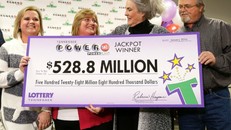 Các loại thuế áp dụng cho người trúng số ở Mỹ cao nhất thế giới.