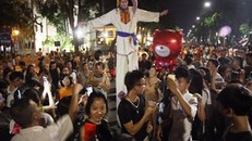 Đoàn nghệ sĩ Nga biểu diễn trên phố đi bộ tại Hà Nội