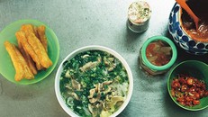 Những quán ăn trên 30 năm đắt khách ở Hà Nội