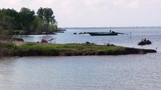 Đê biển Tây Cà Mau xuất hiện 3 điểm sạt lở nghiêm trọng