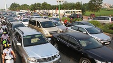 Phương tiện giao thông trên đường phố Hà Nội. Ảnh minh họa: Ngọc Thành