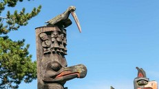 Biểu tượng chim sấm sét của người bản xứ Mỹ gần Vancouver, Canada. Ảnh: Tom Clausen.