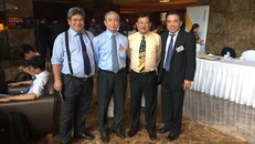 TS.BS Võ Xuân Sơn (ngoài cùng bên trái)