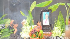 Lễ viếng bắt đầu vào lúc 15 giờ chiều nay. Trước di ảnh của Hoàng không ai có thể cầm được nước mắt.