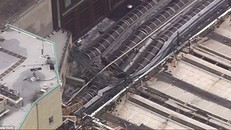 Hiện trường vụ tàu lao nhanh kinh hoàng khiến nhà ga đổ sập