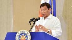 Tổng thống Philippines Duterte phát biểu tại Hà Nội tối qua. Ảnh: Giang Huy