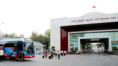 Đón khách quốc tế tại cửa khẩu Móng Cái, tỉnh Quảng Ninh. Ảnh: Trọng Đức