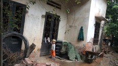 Chạy ăn từng bữa vẫn hiến đất làm đường