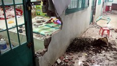 21h, nhiều học viên mới trong phòng quậy phá rồi đập cửa kéo theo nhiều người cùng trốn ra ngoài Trung tâm cai nghiện Đồng Nai (xã Xuân Phú, huyện Xuân Lộc, Đồng Nai) đi ra Quốc lộ 1, cách đó khoảng 3 km. Một lỗ tường lớn có thể chui người qua lọt được cá