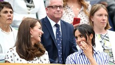 Hai công nương Hoàng gia Anh thân mật đi xem quần vợt