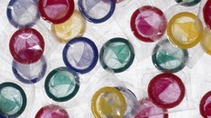 Triệt phá cơ sở làm bao cao su gia công kém chất lượng