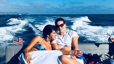 Selena Gomez diện bikini, khoe thân nóng bỏng trên du thuyền